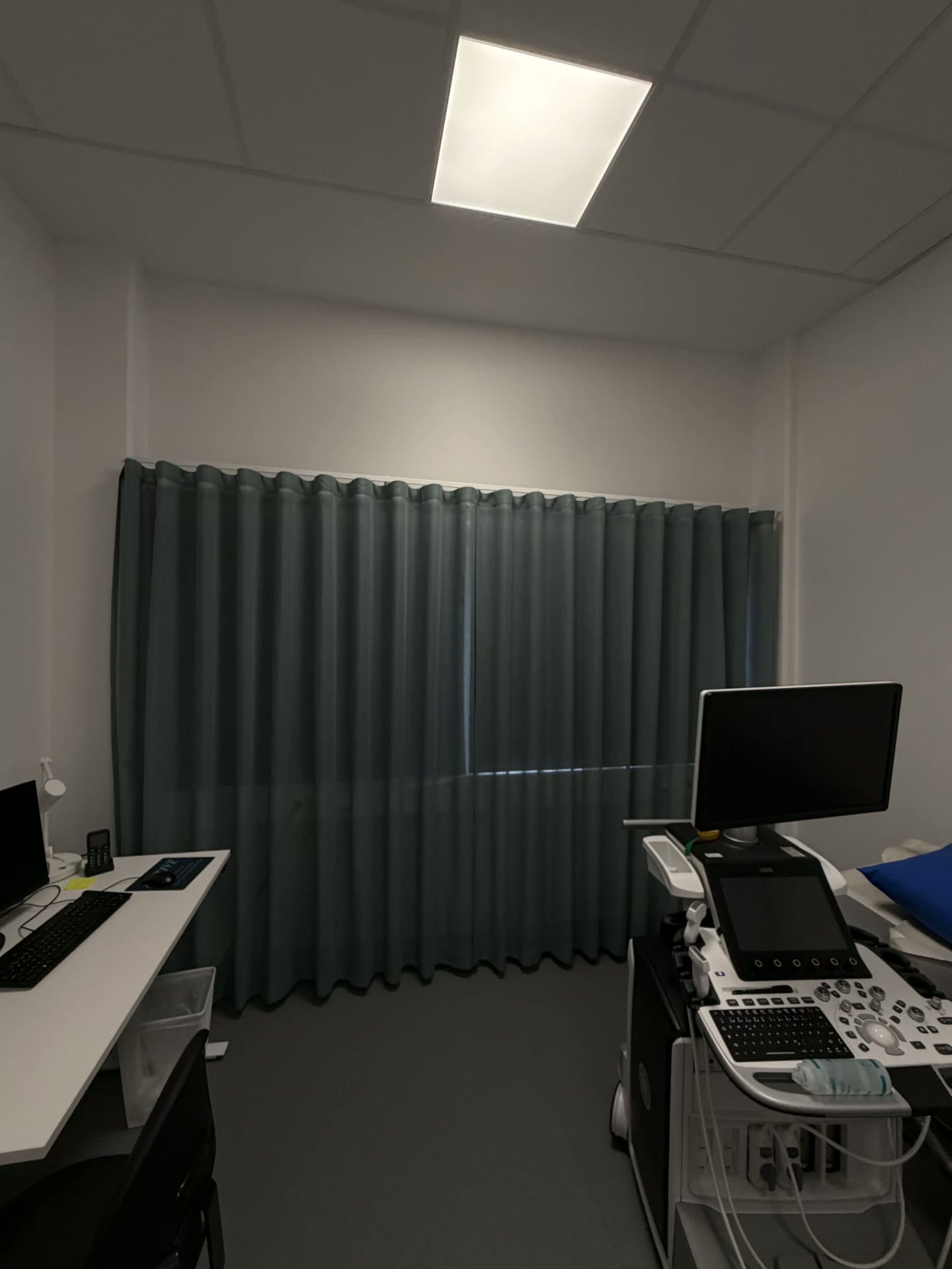 Draperade gardiner i en vårdmiljö